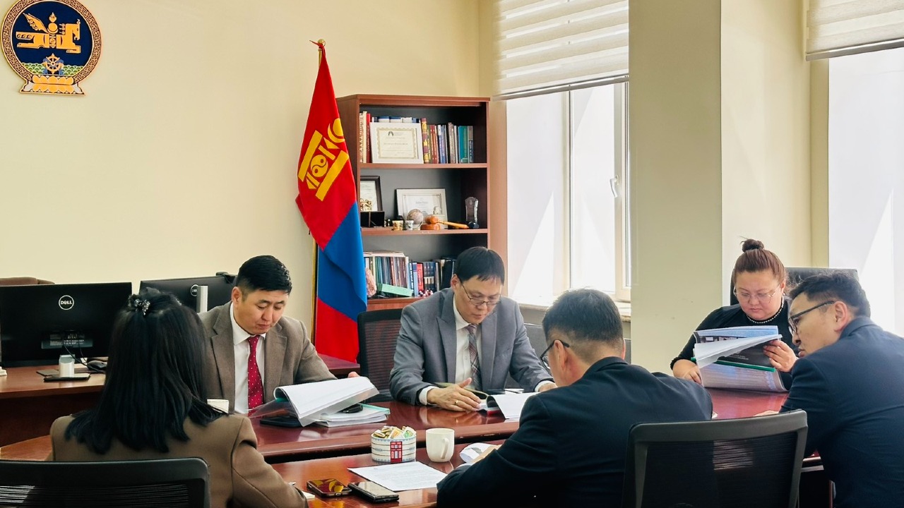 Цагдаагийн ерөнхий газрын Хэрэг бүртгэх албаны дарга болон Цагдаагийн төлөөлөгчдийг хүлээн авч Зөрчил шалган шийдвэрлэх ажиллагаатай холбоотой тулгамдаж буй асуудал түүний шийдвэрлэлтийн талаар харилцан уулзалт зохион байгууллаа.